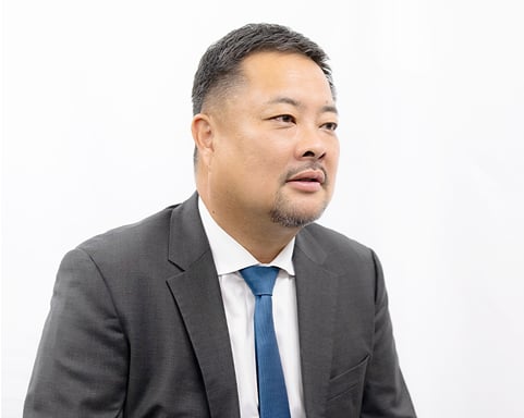 代表取締役近影